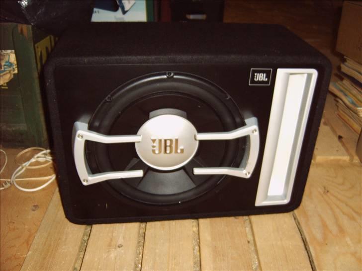 Peugeot 206 GTI - JBL subwoofer. Nu monteret i bilen. Giver SUPER lyd samt bas! billede 13