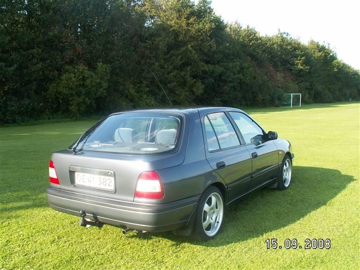 Nissan Sunny 1,6i SLX SOLGT billede 5