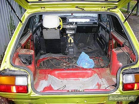 Toyota Corolla *solgt* - Lige efter der blev rust og lige før den blev malet... Kørte fra en Carina E 2.0 GTI med den kabine :) ik så underligt  billede 6