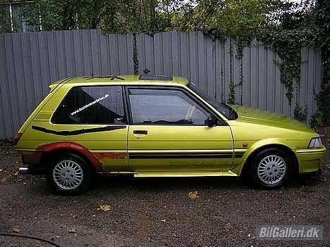 Toyota Corolla *solgt* - Før det hele gik igang, kun lige fået skiftet yder skærme bag på... billede 7