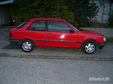 Peugeot 309 1,4i Kick (solgt) - Ja hun er jo en pæn wugn! billede 1