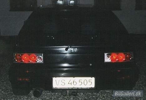 Honda civic 1,5i 16v SOLGT - bagenden af bilen, taget i mørke for at fremhæve lygterne.- billede 5