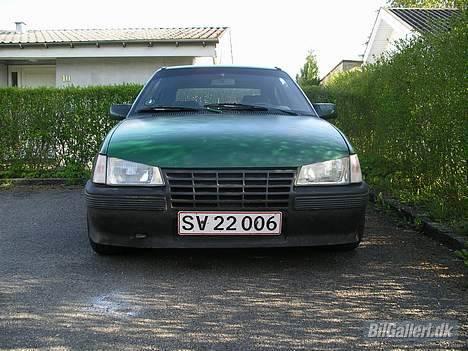 Opel Kadett E **SOLGT** - Skal havde fundet en anden front, den er jo lidt kedelig! billede 1