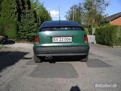 Opel Kadett E **SOLGT** - Skal havde udsparlet min bagklap! :D billede 4
