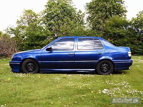 VW      Vento GT TDi *SOLGT* - Ruderne er kun tonet 60% med det ser meget mørkt ud, når det er hele vejen rundt billede 5