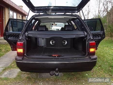 VW passat 35i variant - Et glimt af sub-kasserne og forstærkeren billede 6