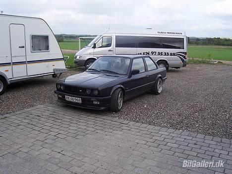 BMW E30 billede 1