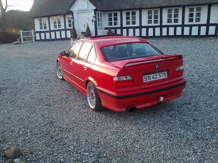 BMW e36 320/325 solgt  - den er ikke sænket der endnu. stadigvæk vinter mode men bliver selvf lavet om på snart :D  billede 8