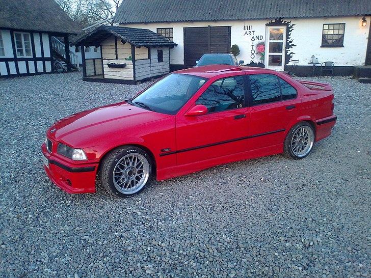 BMW e36 320/325 solgt  - den er ikke sænket der endnu. stadigvæk vinter mode men bliver selvf lavet om på snart :D  billede 9