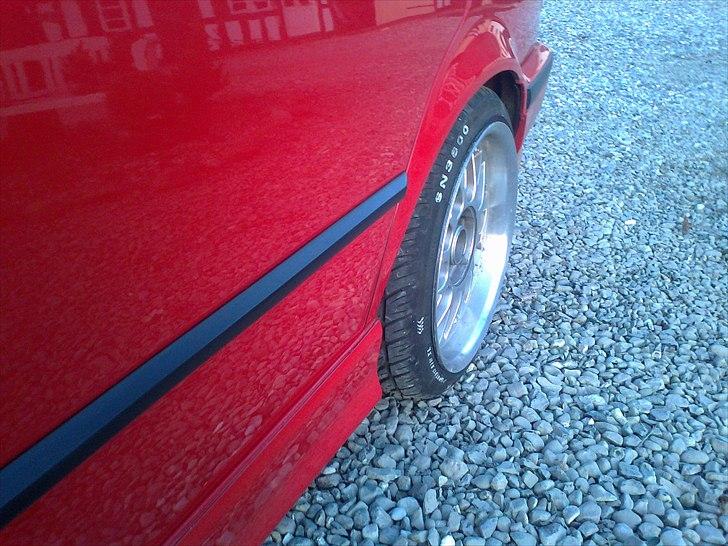 BMW e36 320/325 solgt  - den er ikke sænket der endnu. stadigvæk vinter mode men bliver selvf lavet om på snart :D  billede 12