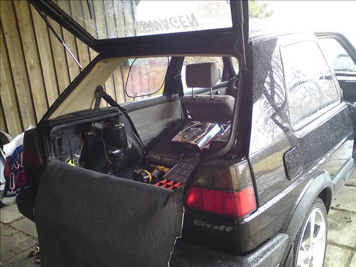 VW Golf II - Anlægget er ved at blive sat i.. billede 12