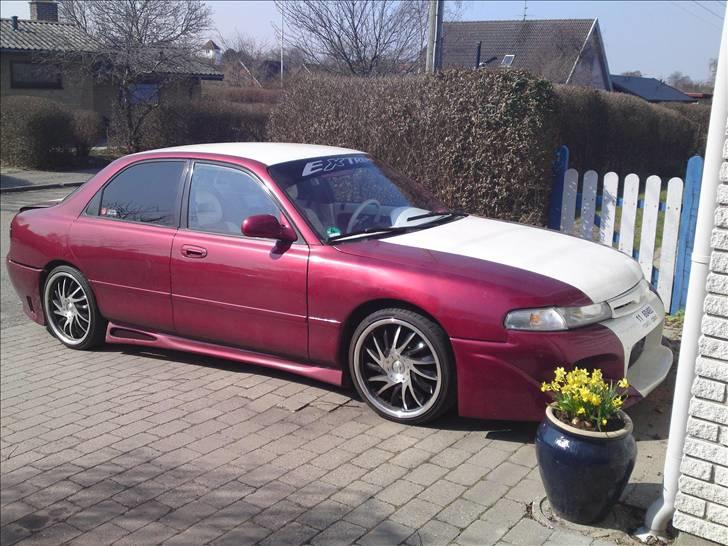 Mazda 626 *Hugget op* - Skråt forfra. Har nu været i DK i 11 timer :D billede 1