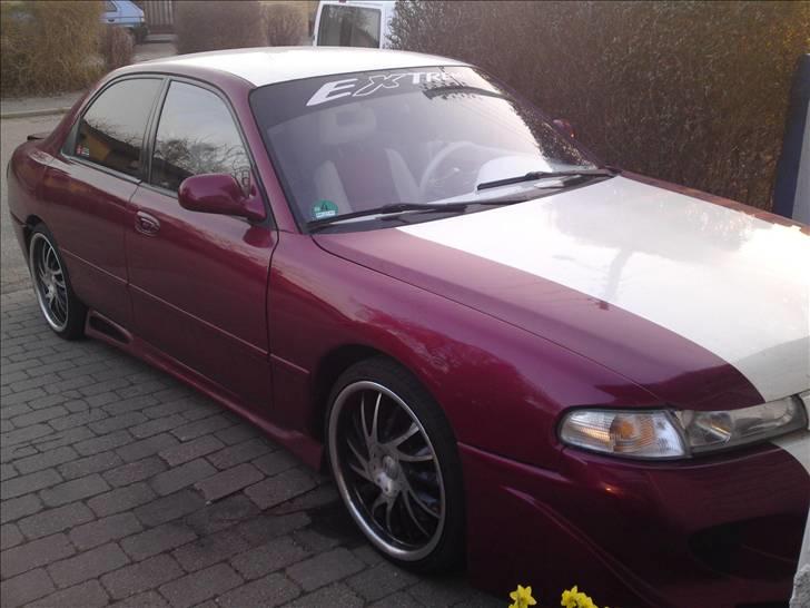 Mazda 626 *Hugget op* - Skråt forfra igen. billede 5