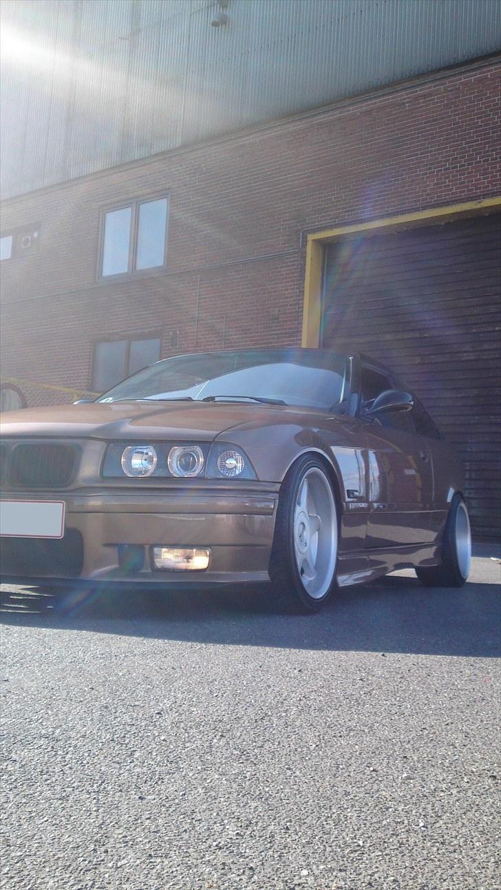 BMW 318is/320i Coupe *SOLGT* billede 1