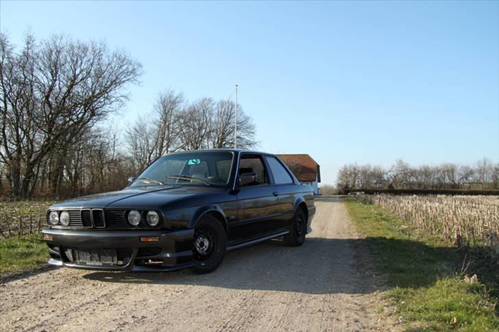 BMW E30 320i - M50 - SOLGT billede 1