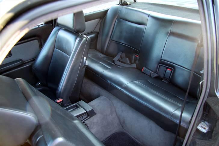 BMW E30 320i - M50 - SOLGT - Andre sæder sidder i, den dag i dag. billede 9