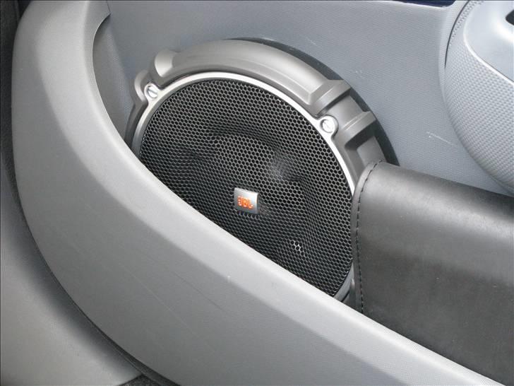 Toyota Aygo + Blue II 3-dørs - 6,5" JBL mellemtone/bass billede 16