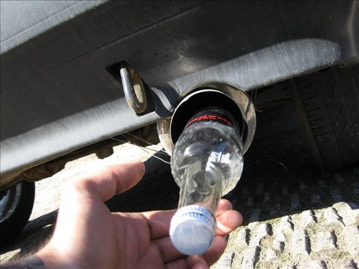 Toyota Corolla ( Skrottet ) - Bagpotte samlignet med stor cult shaker flaske billede 9