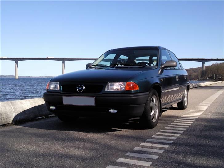 Opel Astra 1,6i 16v GL SOLGT billede 2