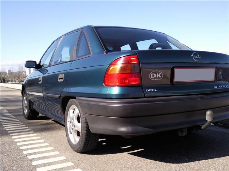 Opel Astra 1,6i 16v GL SOLGT billede 3