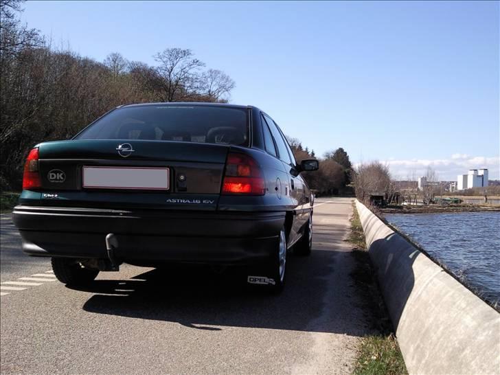 Opel Astra 1,6i 16v GL SOLGT billede 4