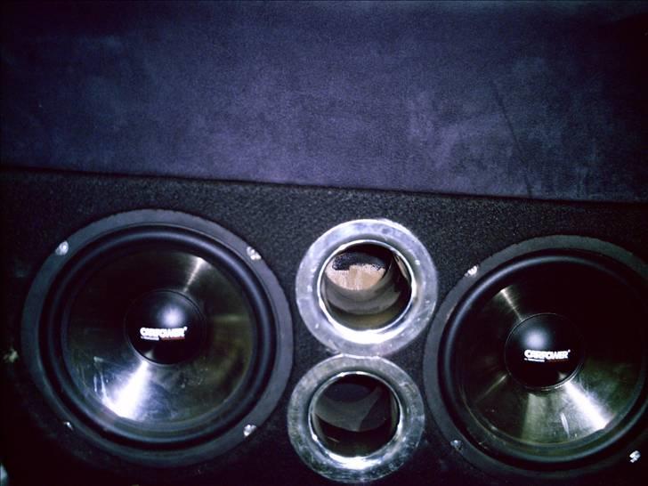 VW Transpoter 2,5 TDI - 2x 8" basser under passagersædet billede 15