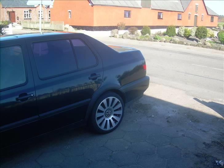 VW Vento SOLGT billede 4