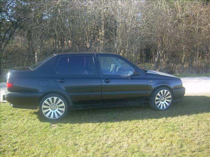 VW Vento SOLGT billede 8