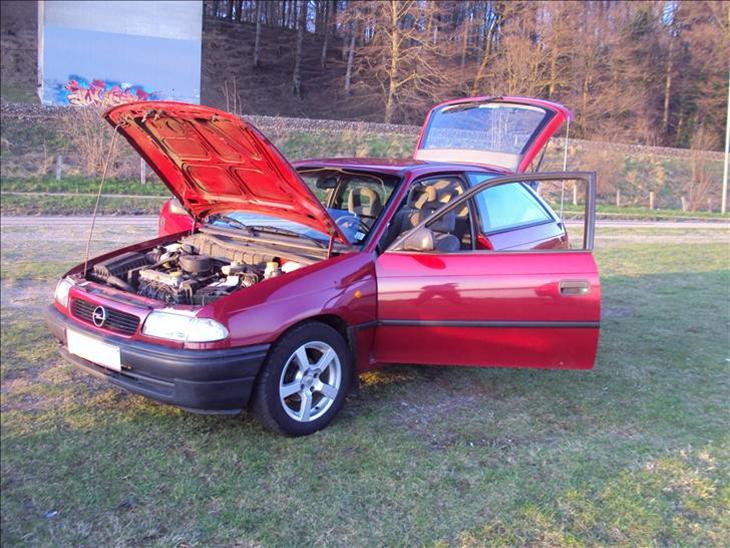 {{currentPhoto.altText}} billede {{currentPhoto.number}}