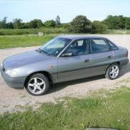 Opel Astra 1,6i GL Sedan (SOLGT)