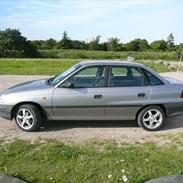 Opel Astra 1,6i GL Sedan (SOLGT)