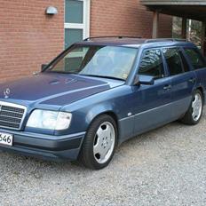 Mercedes Benz 124-300 D T