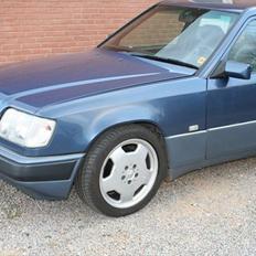 Mercedes Benz 124-300 D T