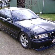 BMW E36 325i Sedan