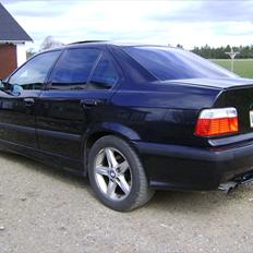 BMW E36 325i Sedan