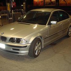BMW 318I 