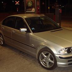 BMW 318I 