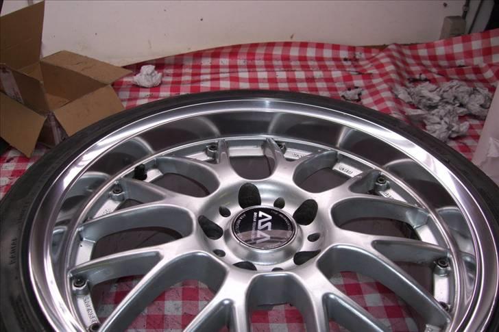 BMW E36 328i [solgt] - Fælgene da de lige havde fået poleret kanten billede 16