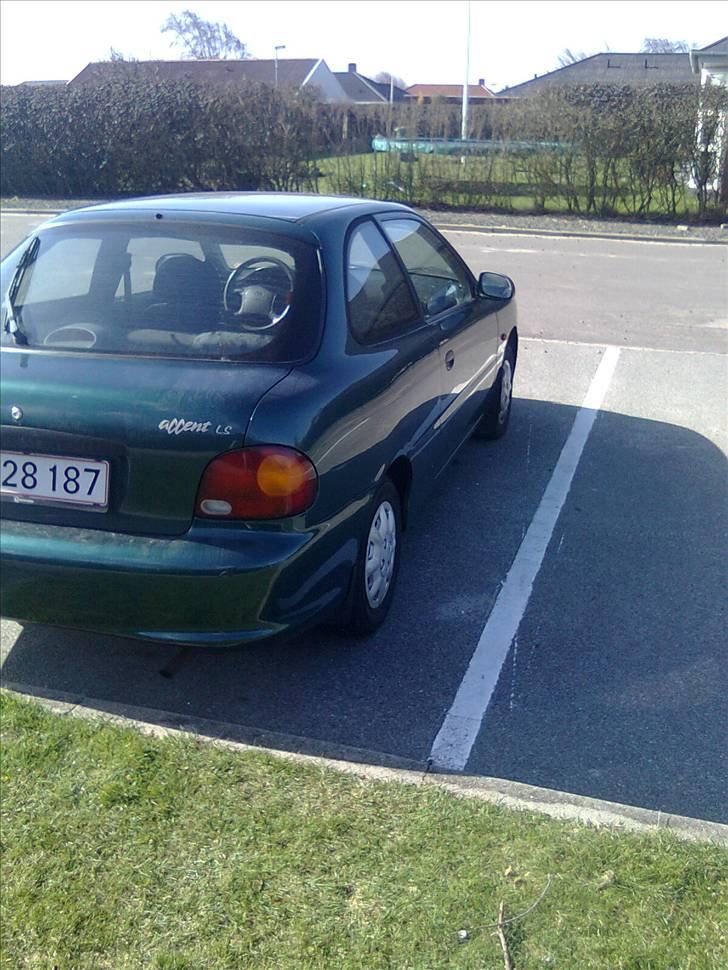 Hyundai Accent LS 1.3 - Skrottet billede 2