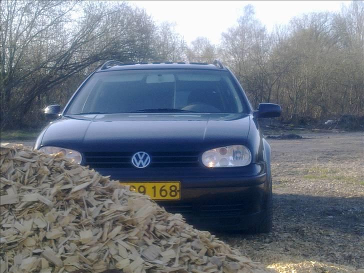 VW Golf 4 Variant solgt - Ny renoveret Audi TT fælge i  en mørk koksgrå billede 14