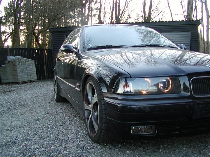 BMW E36 318  billede 1