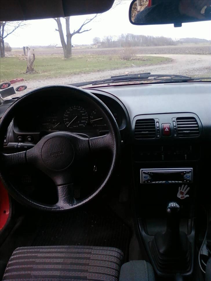 Mazda 323F  solgt billede 8