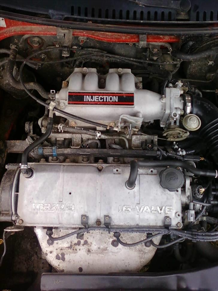 Mazda 323F  solgt billede 12