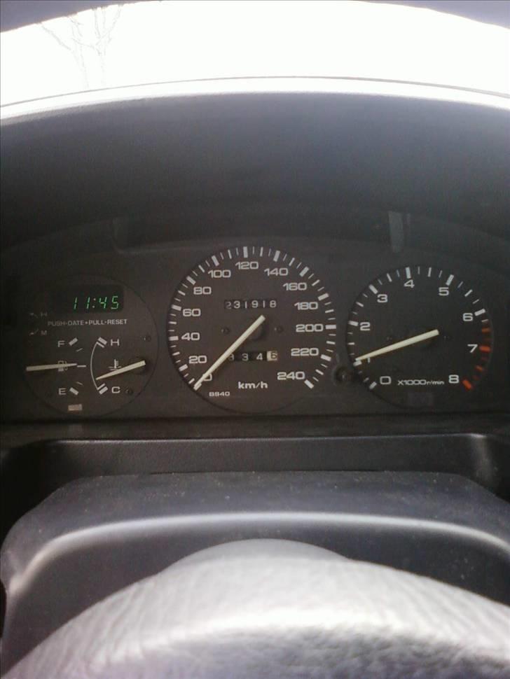 Mazda 323F  solgt billede 13
