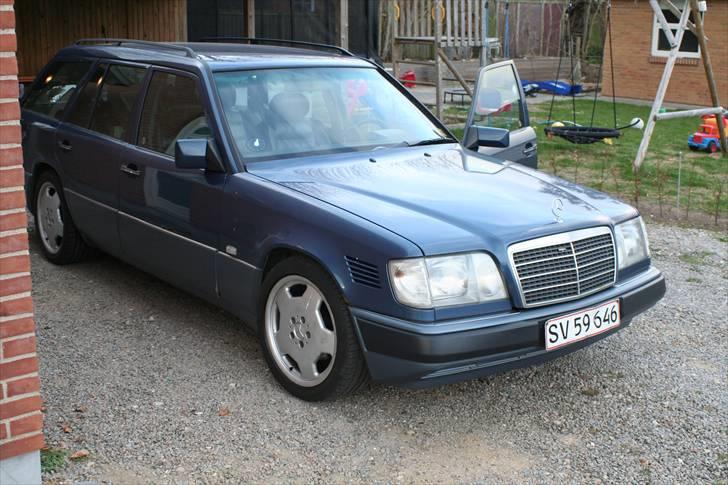 Mercedes Benz 124-300 D T billede 2