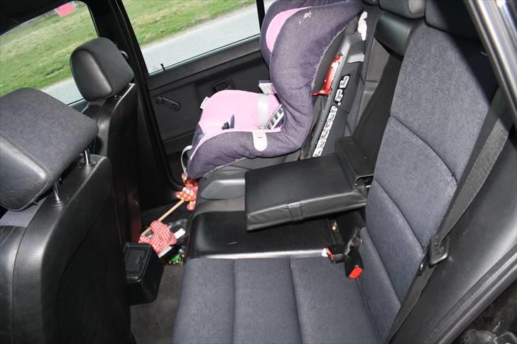 BMW e36 320i Touring Stjålet - Bagsæderne skal ombetrækkes her inden længe. Venter på han får tid. billede 10