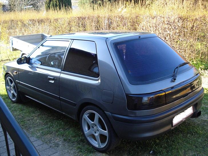 Mazda 323 billede 2