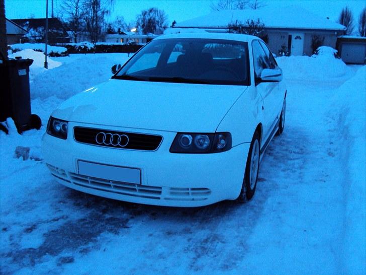 Audi A3 (SOLGT) - med vinterfælge og sideskørter. sideskørterne er pillet af og smidt langt væk! billede 10