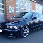 BMW 523I e39 * SOLGT *