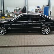 BMW 523I e39 * SOLGT *